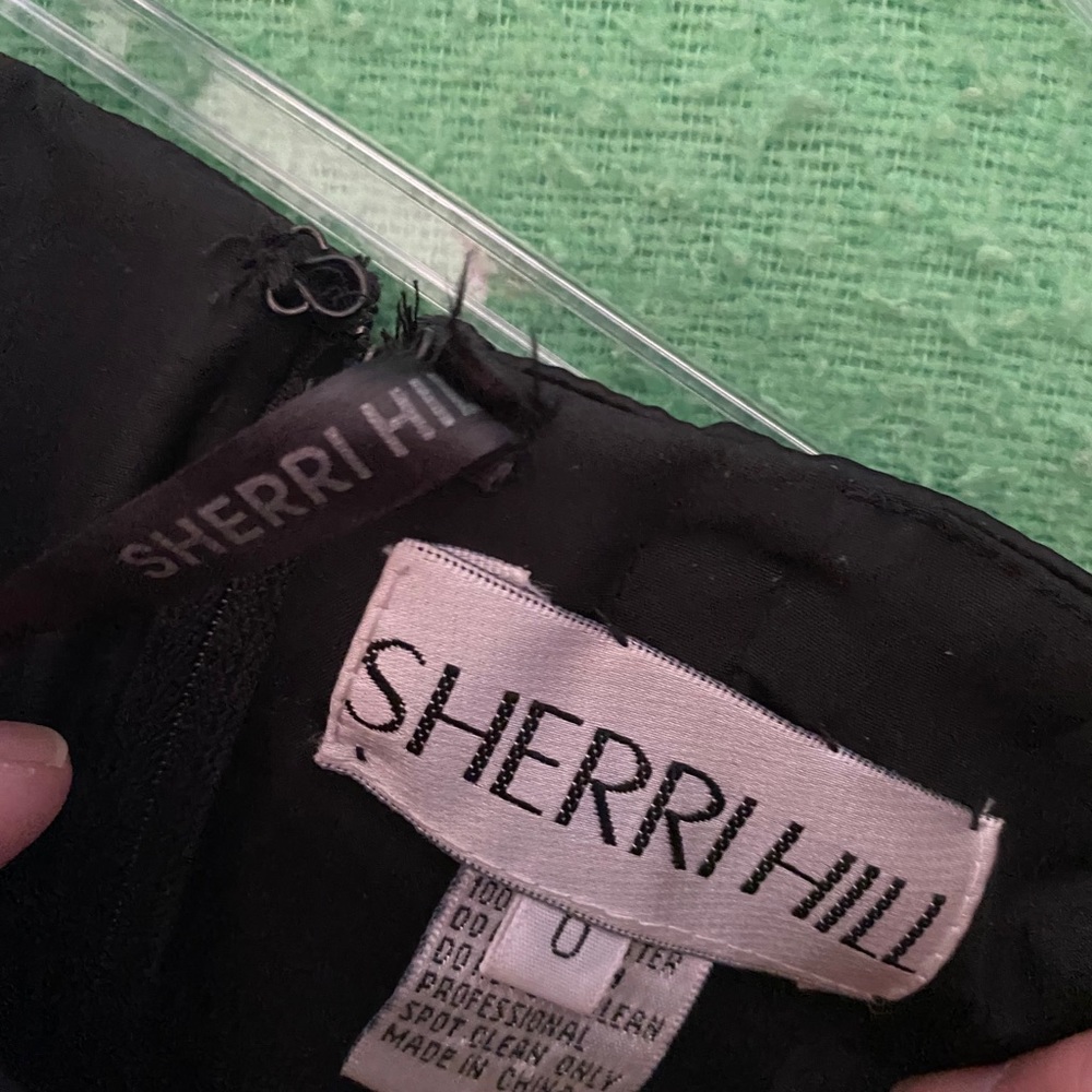 ⭐️SOLD⭐️ Sherri Hill Satin Mermaid - Picture 3 of 5